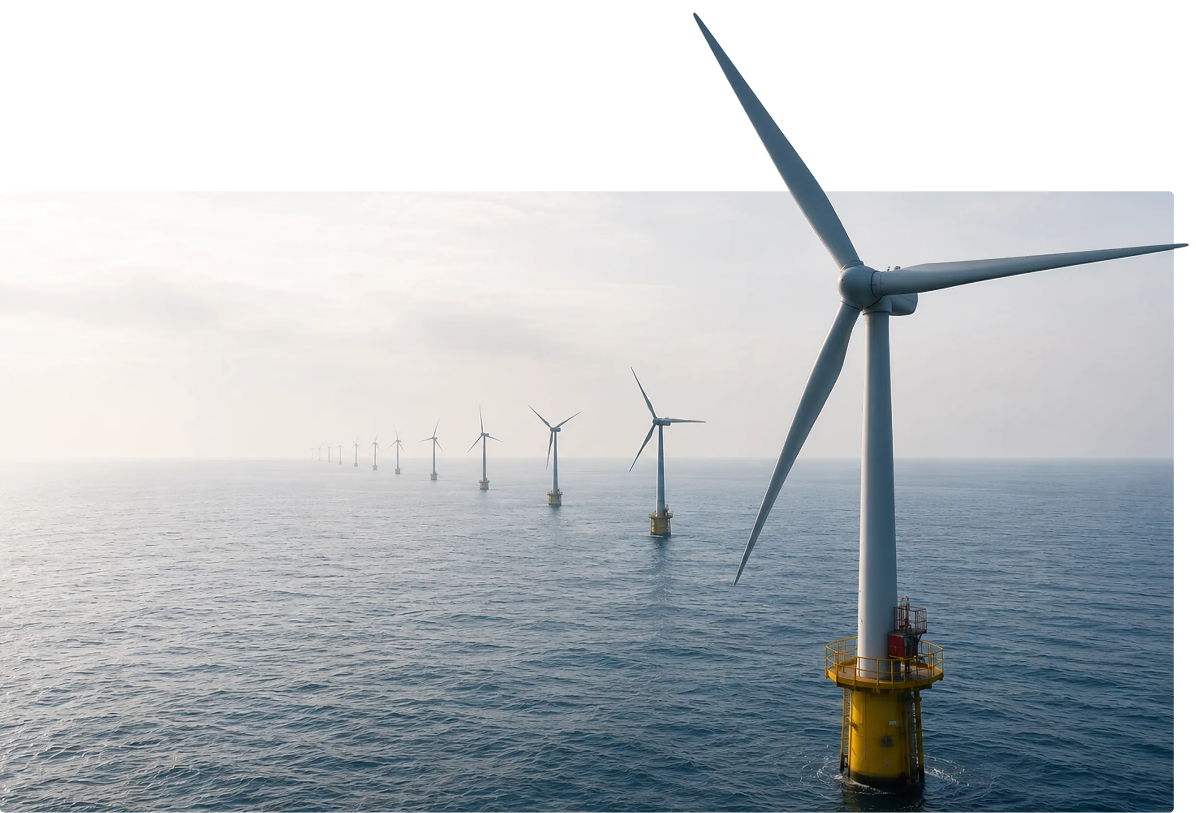 Offshore-Windpark bei ruhiger See mit Turbinen bis zum Horizont
